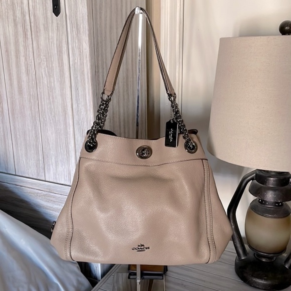 Coach leather Edie Turnlock purse